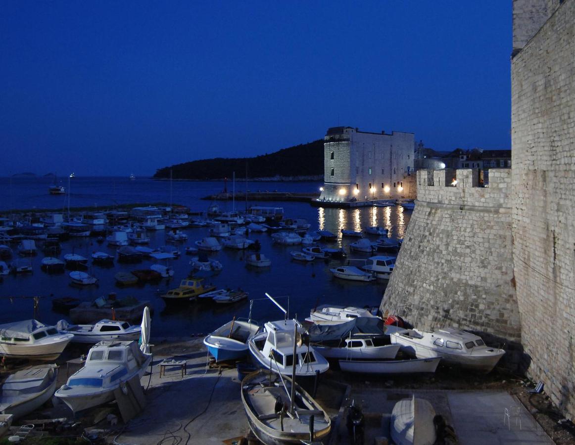 Throne Ii. * Dubrovnik